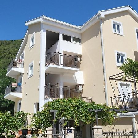 Apartmani Mia Sorajic Petrovac Exterior photo