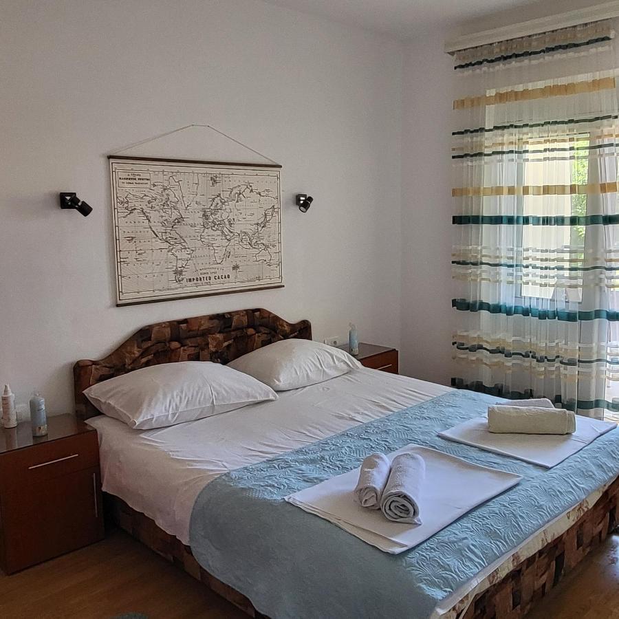 Apartmani Mia Sorajic Petrovac Exterior photo