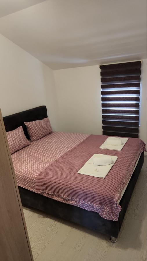 Apartmani Mia Sorajic Petrovac Exterior photo