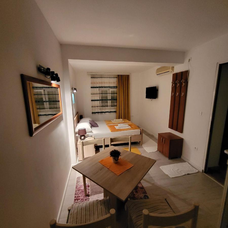Apartmani Mia Sorajic Petrovac Exterior photo